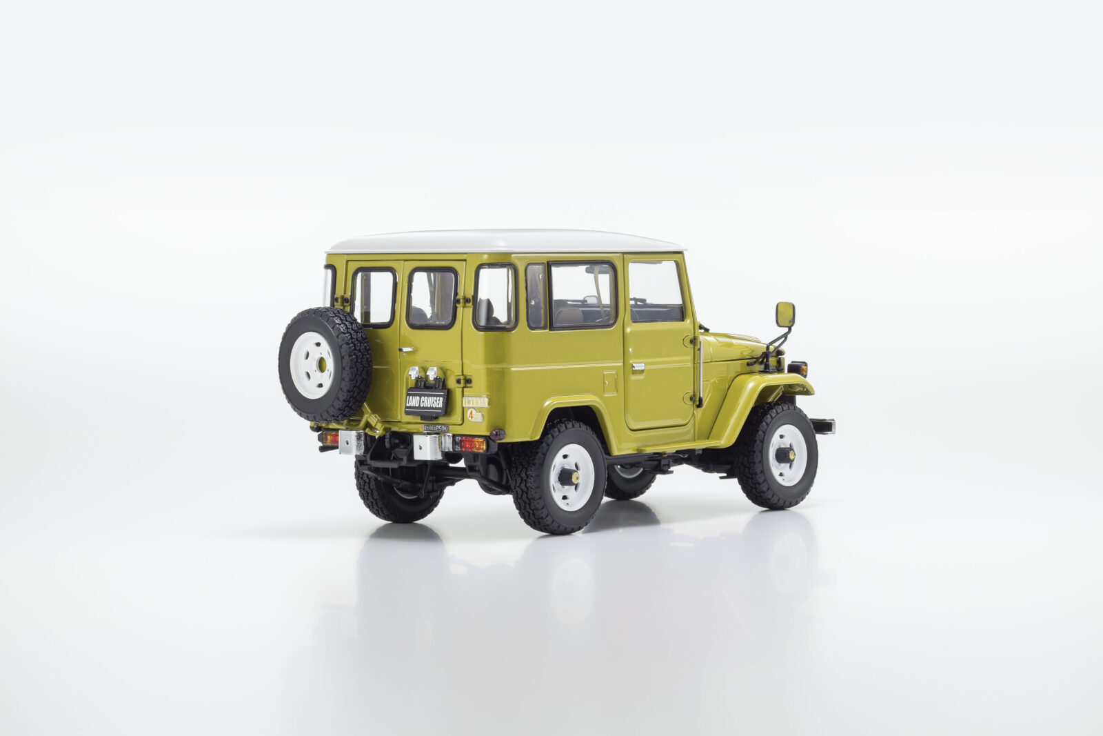 Toyota Land Cruiser 40 Van DS Modellismo Toyota Land Cruiser 40 Van scala 1:18 Kyosho