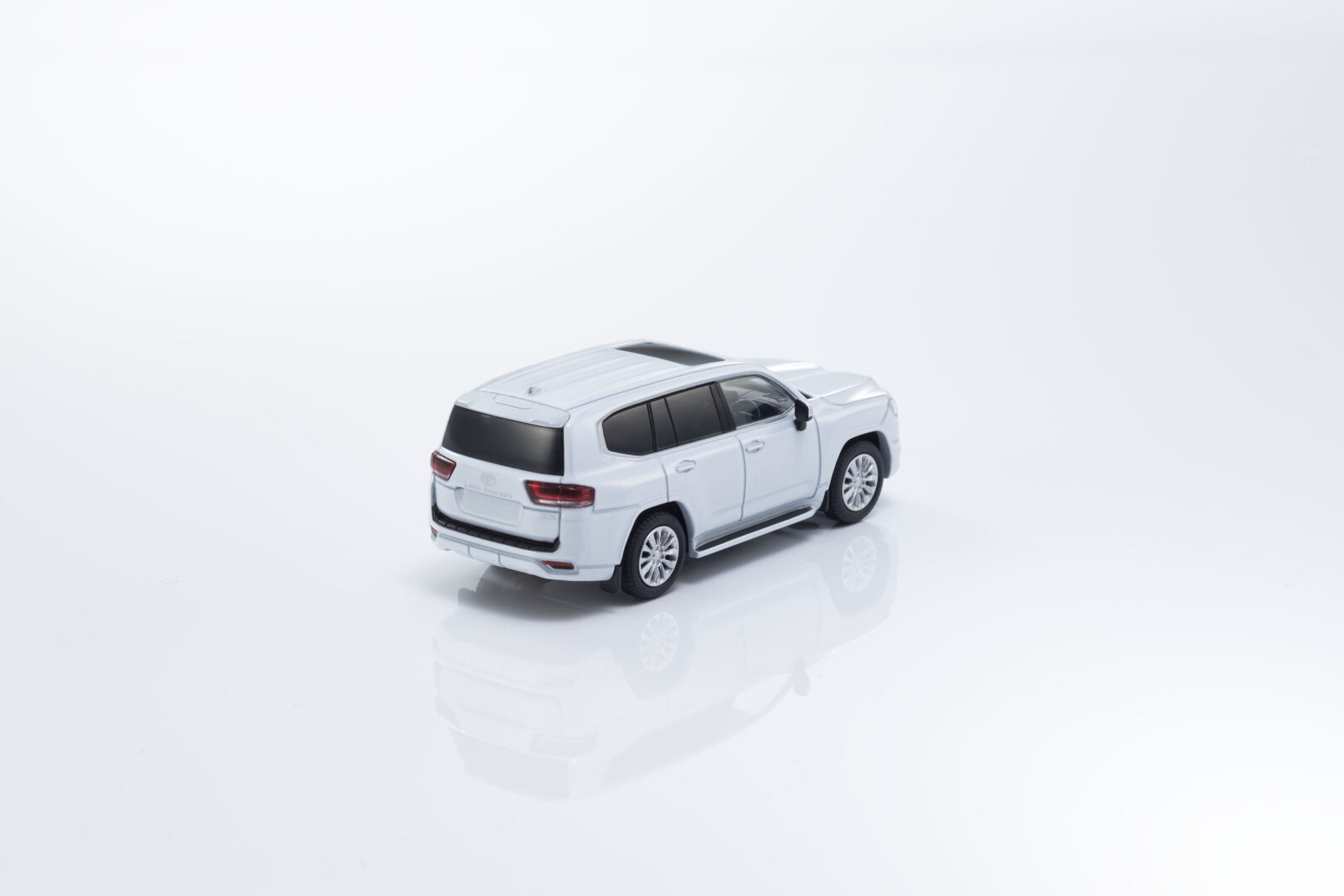 Toyota Land Cruiser 300 + Libro DS Modellismo Toyota Land Cruiser 300 Libro scala 1:64