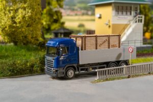 Camion Scania R 13 HL Piattaforma scala H0
