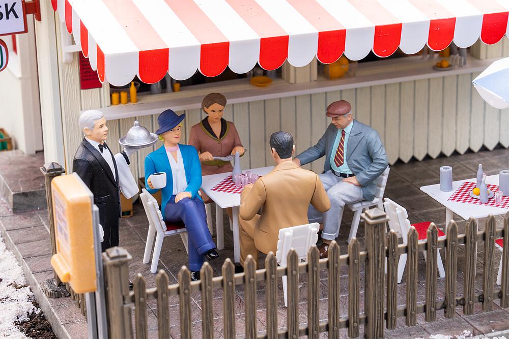 Ospiti Seduti al Ristorante Scala G DS Modellismo Ospiti Seduti al Ristorante scala G Faller