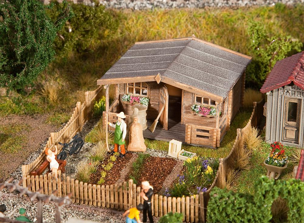Lottizzazione con grande casa da giardino Scala H0 DS Modellismo Lottizzazione grande casa scala H0