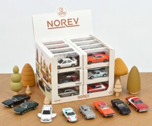 Display 24 Famous Jet-Car scala 1:43 Norev